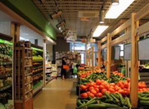 Бизнес на овощах и фруктах: торговая точка или магазин?